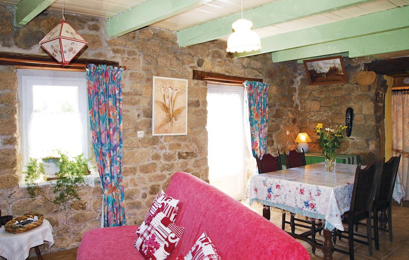 Tranquil Garden View Apartment near Ruisseau de Roscoat in Plouaret, Ceinture Dorée
