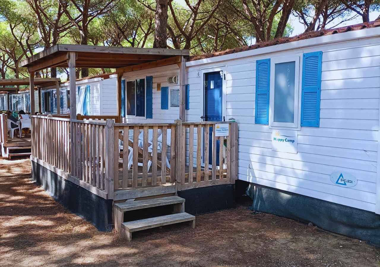 Mobilehome mit Klimaanlage, Pool und halbüberdachter Holzterrasse  in Arborea, Campidano