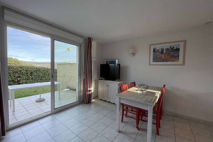 Gemütliches Ferienhaus mit Terrasse, Pool & Hunde willkommen in Salavas, Ardèche