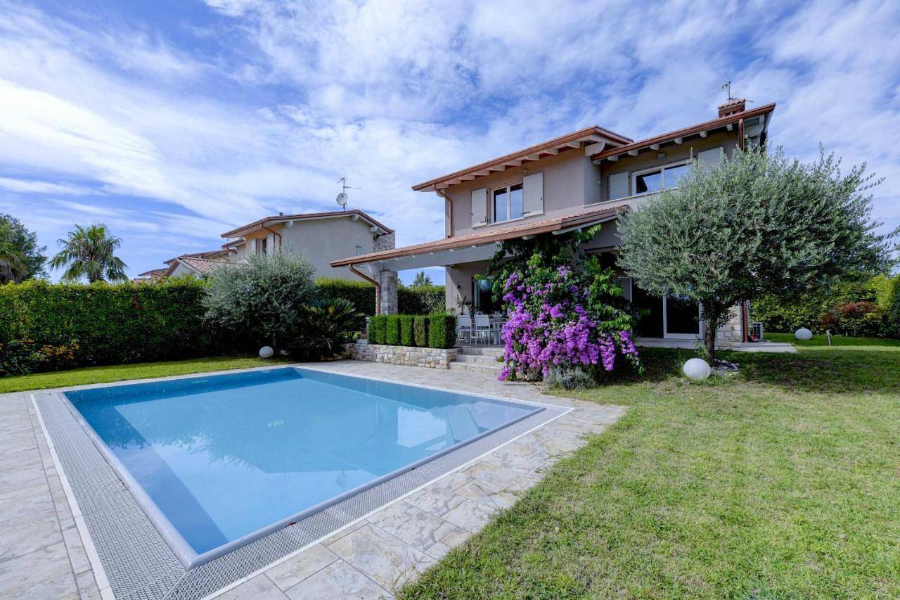 Villa with Private Pool in Sirmione, Prealpi Gardesane