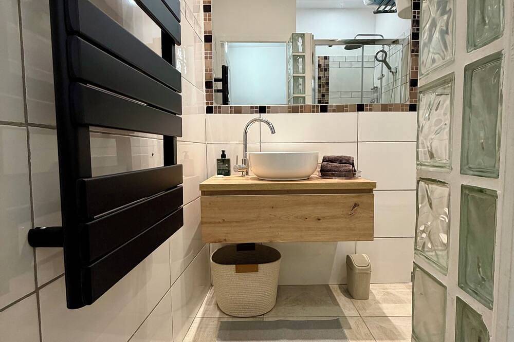 Entire apartment, Horizon Dans le Vieux Village des Pennes in Les Pennes-Mirabeau, Aix-en-Provence region