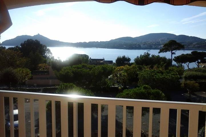 Location de vacances pour 4 personnes, avec piscine et balcon dans Plage de la Baumette - 4