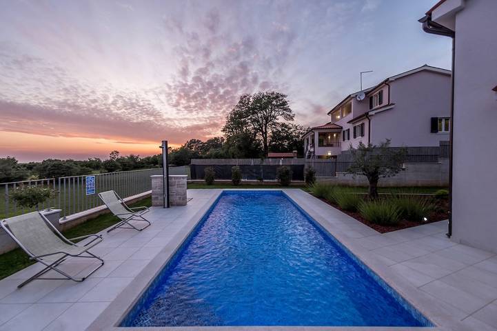 Moderne Villa Sol Anima mit privatem Pool in Jakovici, Zentralistrien