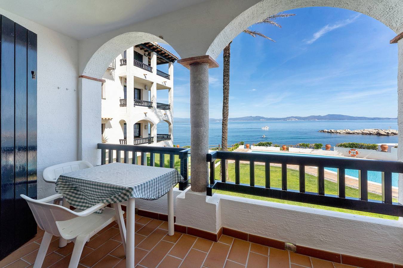 Entire apartment, Cargol De Mar, sea views and pool in Platja Cala Mar d'en Manassa (l'Escala), l'Escala