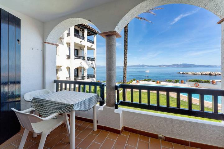 Apartamento entero, Cargol De Mar, con vistas al mar y piscina in Platja Cala Mar d'en Manassa (l'Escala), La Escala