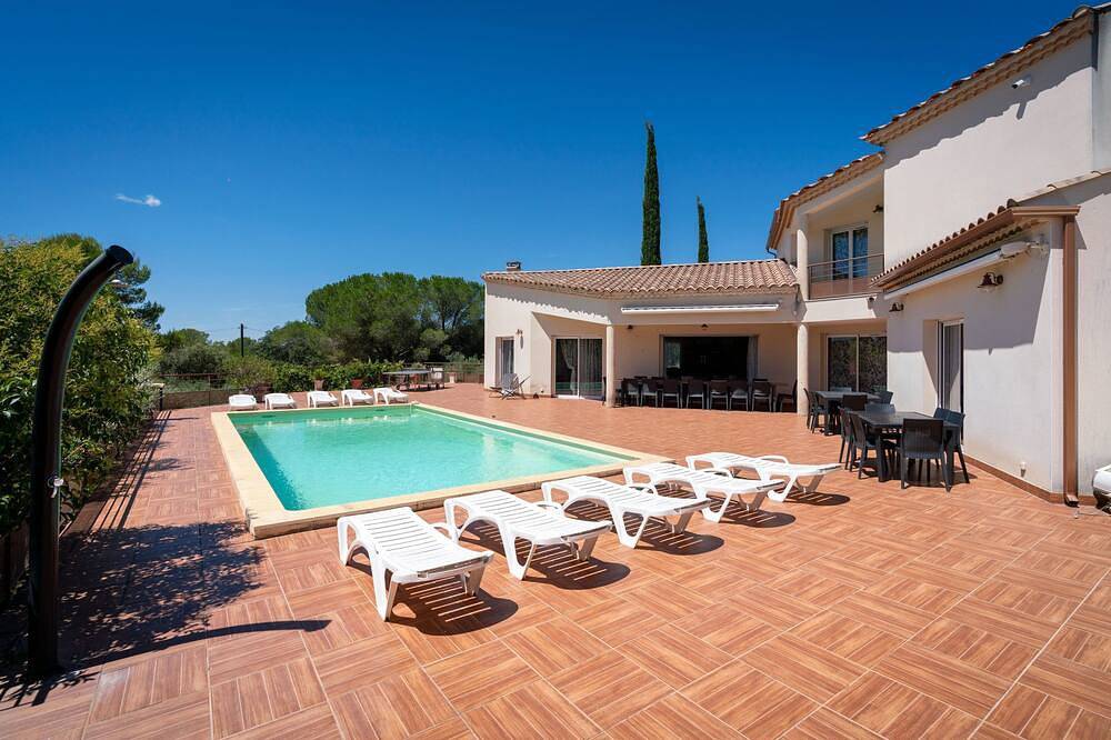 Luxury 3* property with swimming pool between Nîmes & Montpellier, up to 30 people. in Sommières, Nimes region