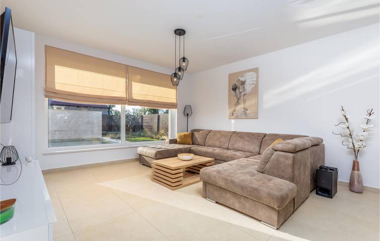 Moderne 150 m² große Wohnung mit Pool, Terrasse und WLAN in der Nähe des Stadtzentrums von Peruski in Marčana, Südküste Istrien