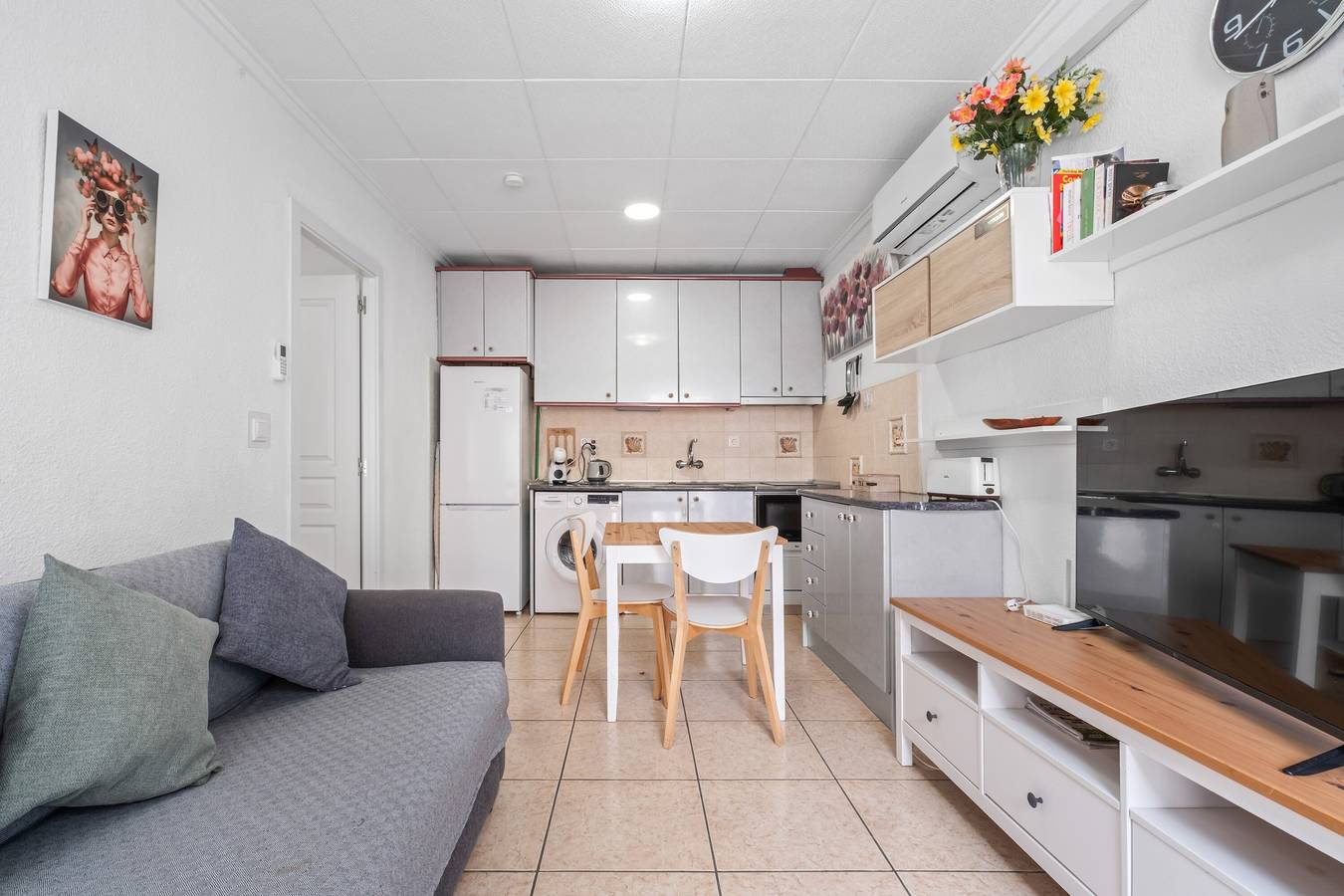 Apartamento entero, Apartamento 'Orientados Al Sur Yeyo Marina' con Terraza Compartida, Wi-Fi y Aire Acondicionado in San Fulgencio, Costa Blanca