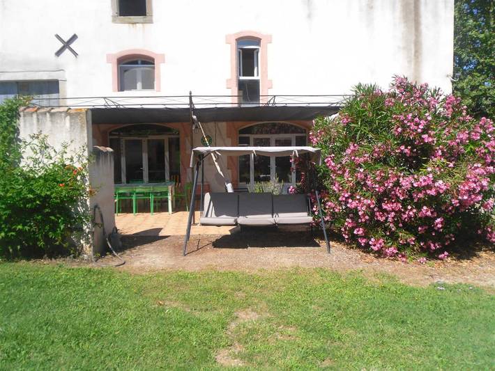 Gîte pour 10 personnes, avec Terrasse ainsi que Jardin et Piscine à La Redorte