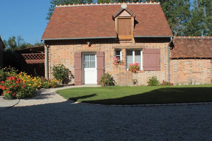 Location de vacances pour 4 personnes, avec Terrasse ainsi que Jardin et Vue sur le lac à Neung-sur-Beuvron