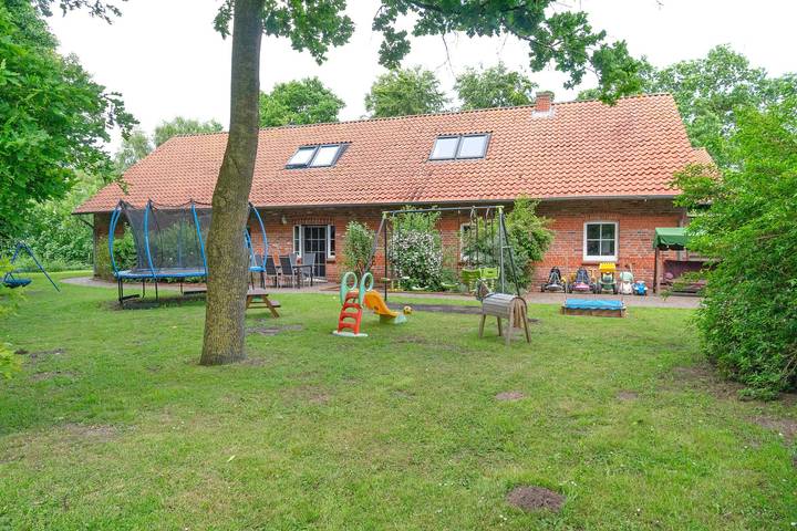 Apartamento inteiro, Apartamento 'Uhlenhoff Ottermeer' com Terraço Partilhado, Jardim Partilhado e Wi-Fi in Ihlow, Aurich (distrito)
