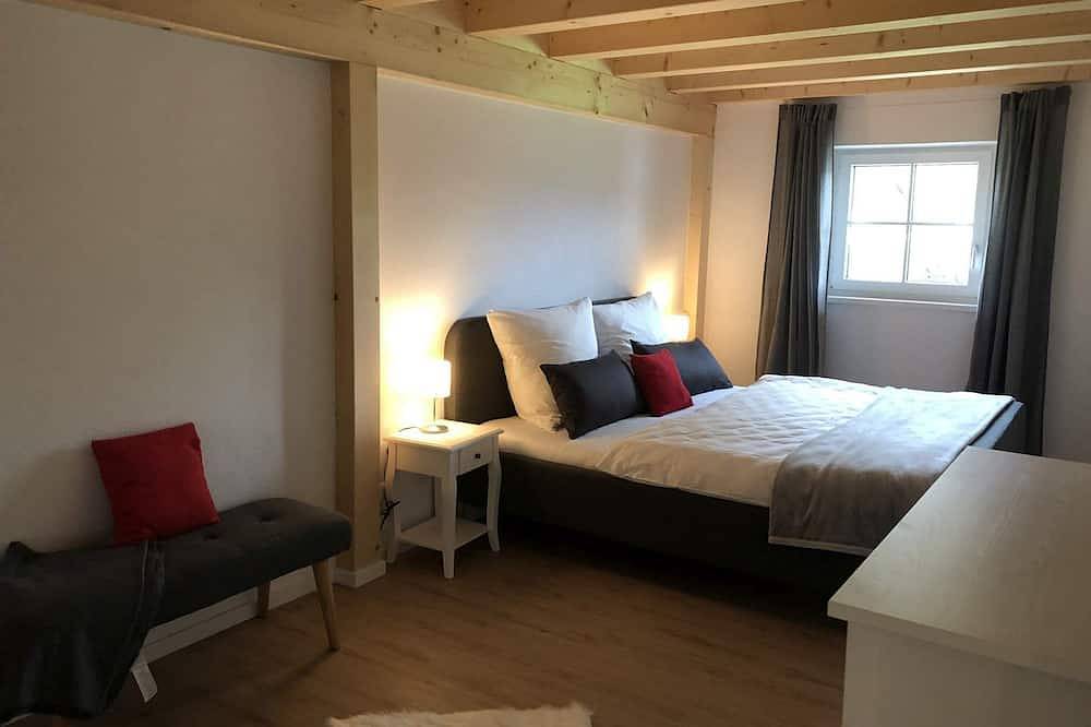 Freundliches Ferienhaus- 8 Personen, 130qm, 3 Schlafzimmer, 2 Terrassen, zentral in Saaldorf-Surheim, Rupertiwinkel