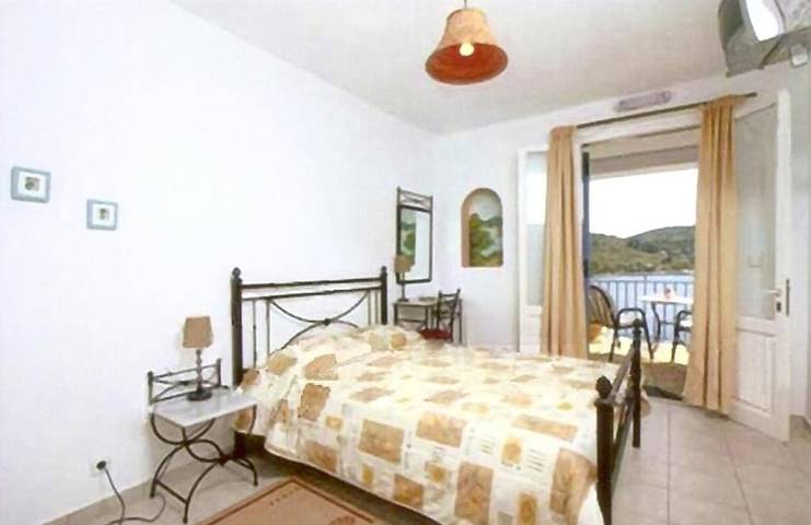 Gîte pour 2 personnes, avec piscine ainsi que balcon et vue dans Vathy - 4