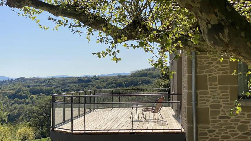 Location de vacances pour 10 personnes, avec Balcon et Terrasse ainsi que Jardin et Vue à Chantemerle-les-Blés