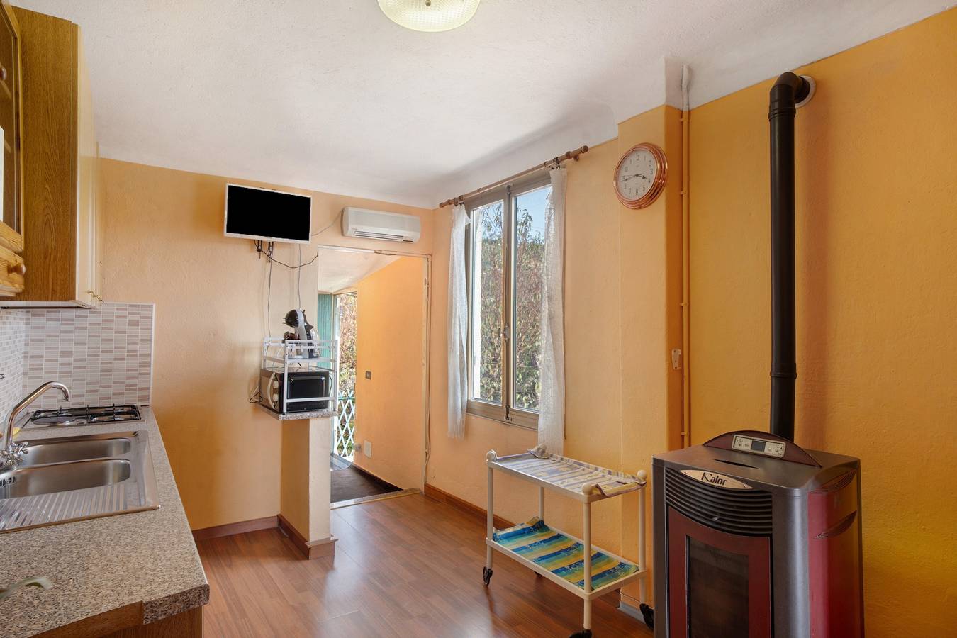 Appartement entier, Appartement "Casa Vita" avec vue sur la mer, jardin privé et Wi-Fi in Vallebona, Riviera di Ponente