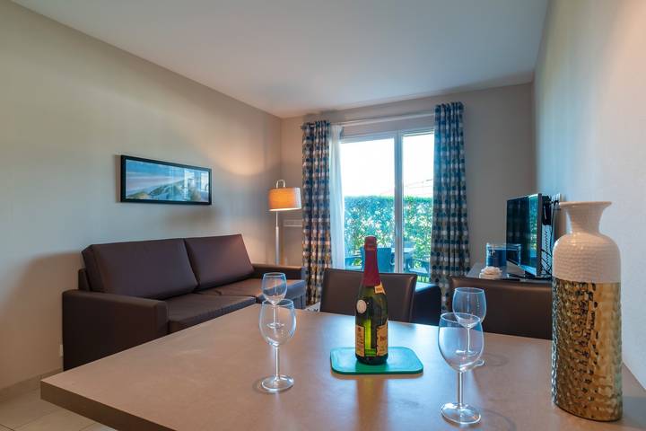 Gîte pour 4 personnes, avec terrasse ainsi que jardin et piscine à Concarneau - 2