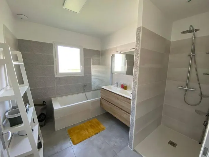 Ferienhaus für 6 Personen, mit Ausblick und Terrasse sowie Garten - 1