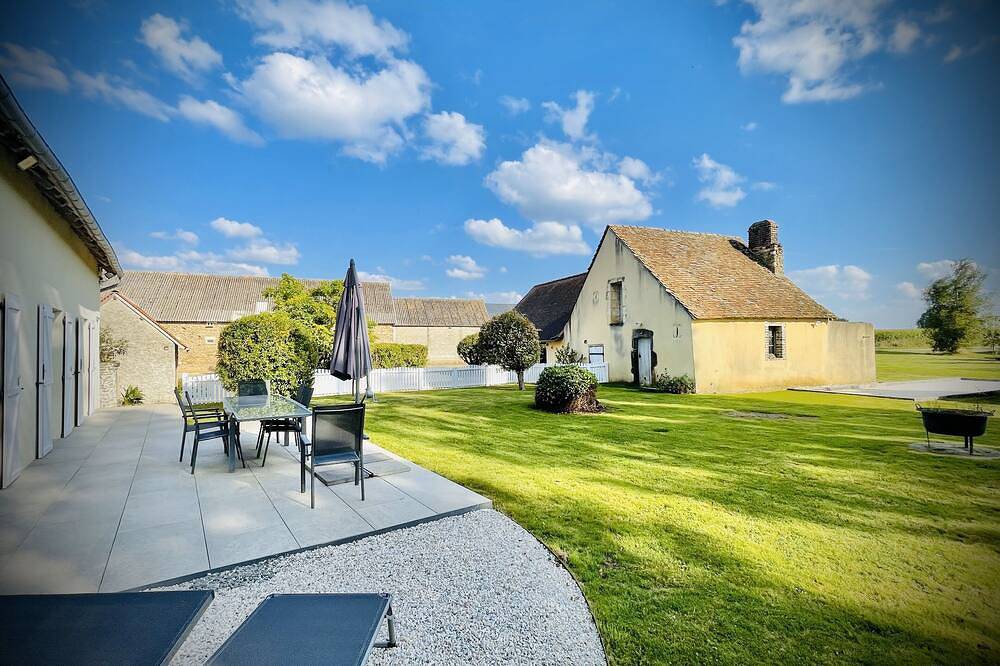 Country house with heated indoor pool, spa and games room in Saint-Gervais-en-Belin, Sarthe