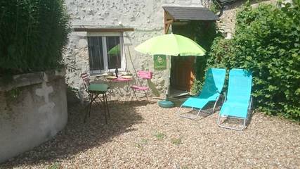Gîte pour 2 personnes, avec jardin à Vallières-les-Grandes