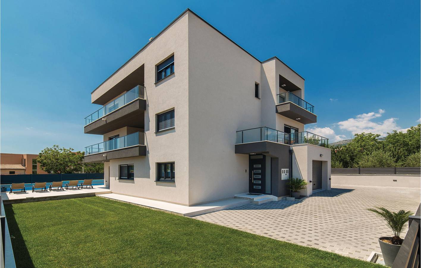 Ferienhaus für 16 Personen mit Terrasse in Kastel Novi, Kaštela