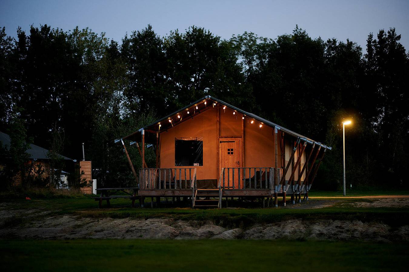 Vakantiepark Sallandshoeve — Luxus Safarizelt am Wasser für 6 Personen in Sallandse Heuvelrug