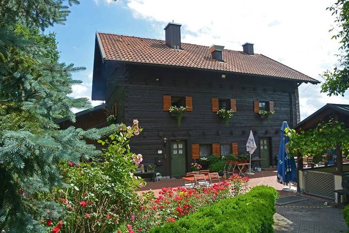 Pension St. Georg mit Restaurant Moststüberl - Doppelzimmer/Familienzimmer in Bad Griesbach im Rottal, Bayerische Golf und Thermenland