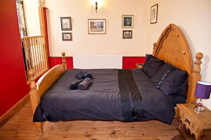 Stunning, historic holiday apartment in Criccieth, Gwynedd