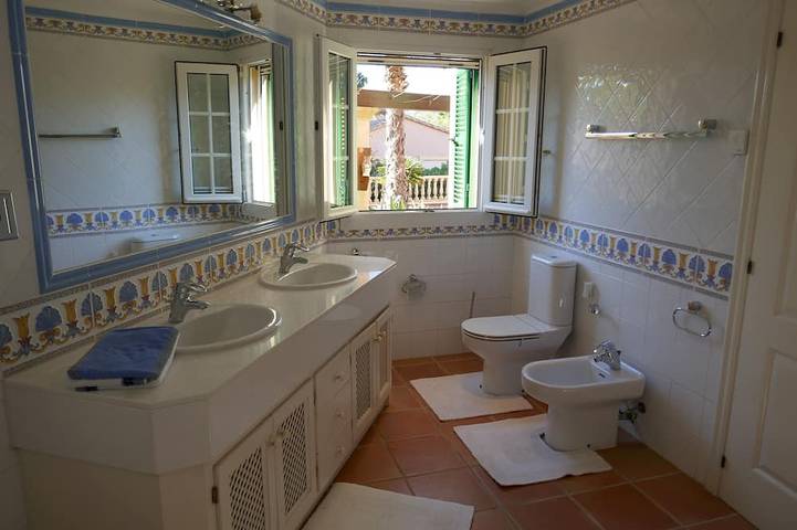 Hermosa y encantadora villa de lujo con jardín de palmeras en Puerto d 'Andratx in Puerto de Andrach, Andrach