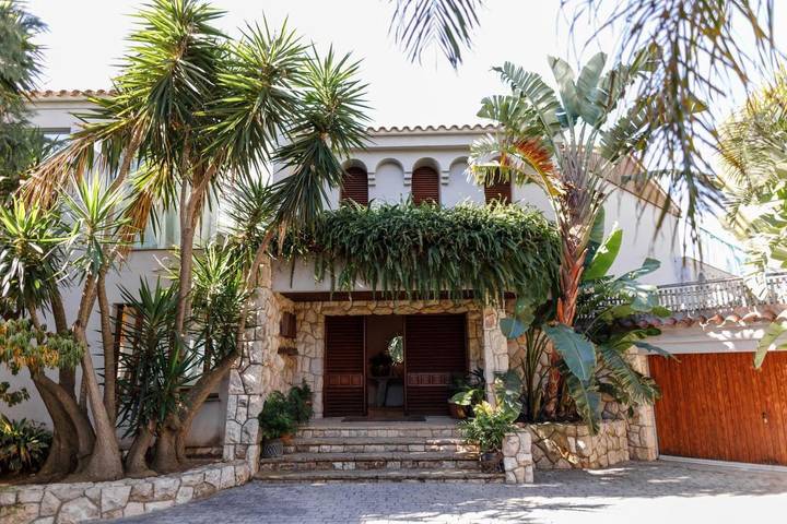 Villa pour 14 personnes, avec piscine ainsi que sauna et jardin à Salou - 2