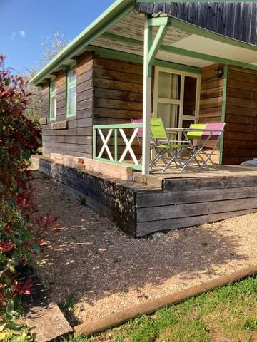 Gîte pour 3 personnes, avec vue ainsi que jardin et piscine à Saint-Maurice-en-Quercy