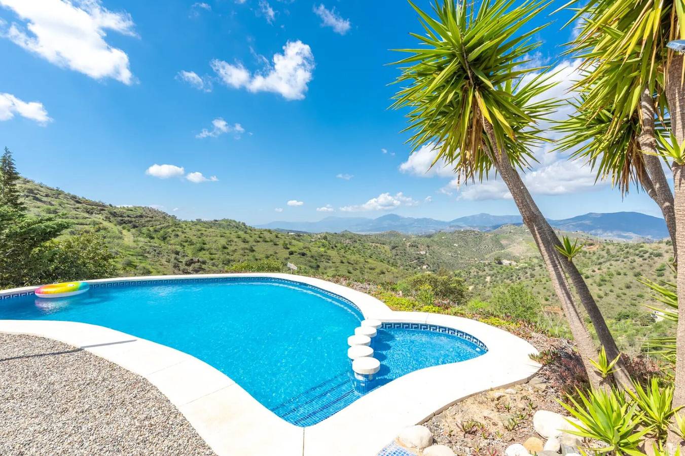 Ganze Wohnung, Apartment „Finca Las Nuevas Casa Maria“ mit Bergblick, Pool, Whirlpool, Wlan, Terrasse und Garten in Álora, Málaga Provinz