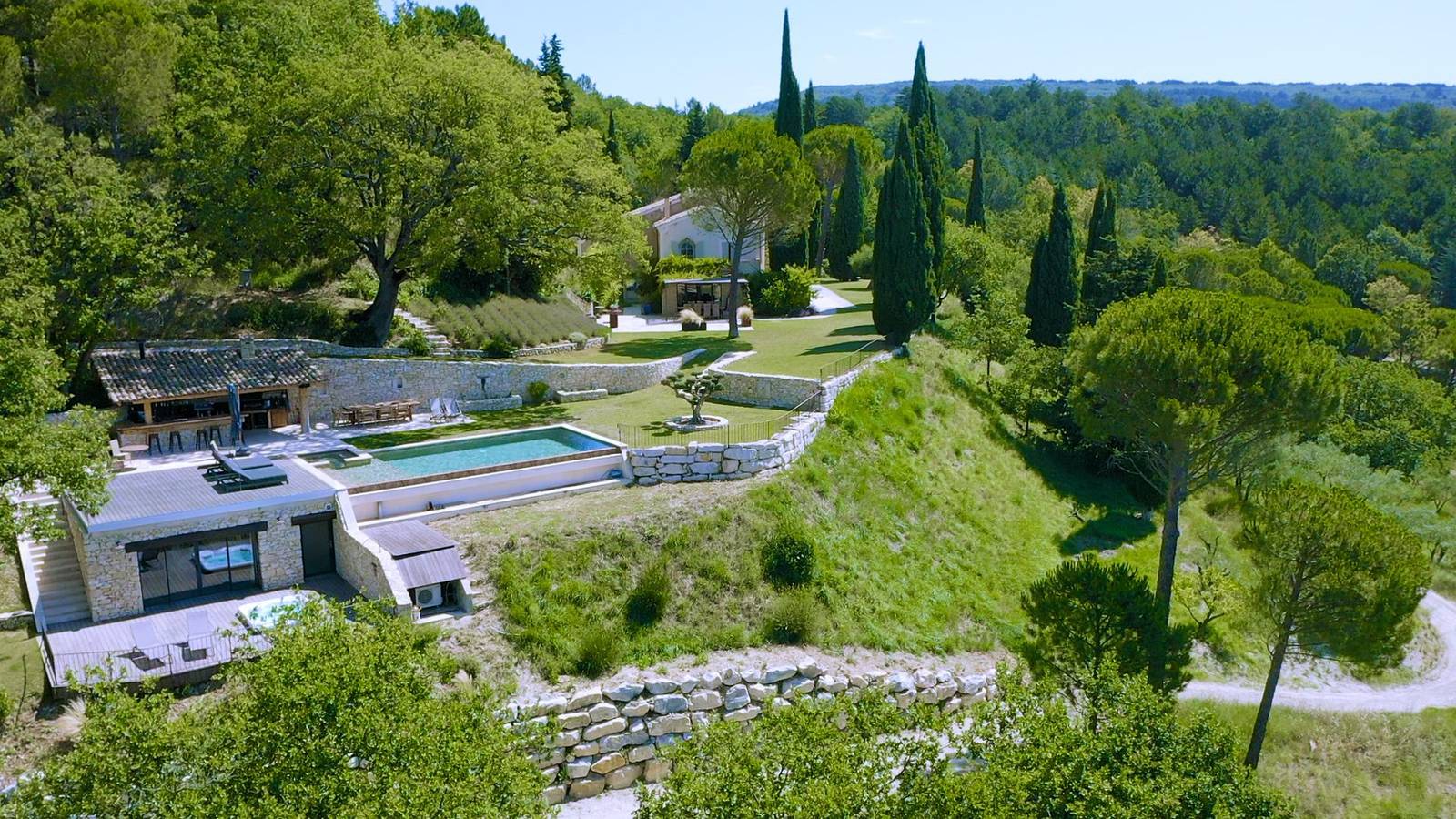 Domaine de Fontvieille piscine spa luxe au naturel in Allan, Région de nyons