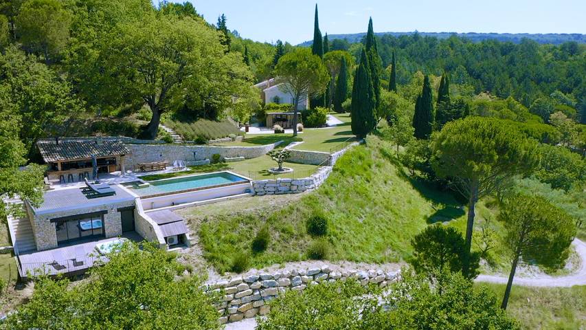 Gîte pour 12 personnes, avec jardin et jacuzzi ainsi que balcon et piscine - 1