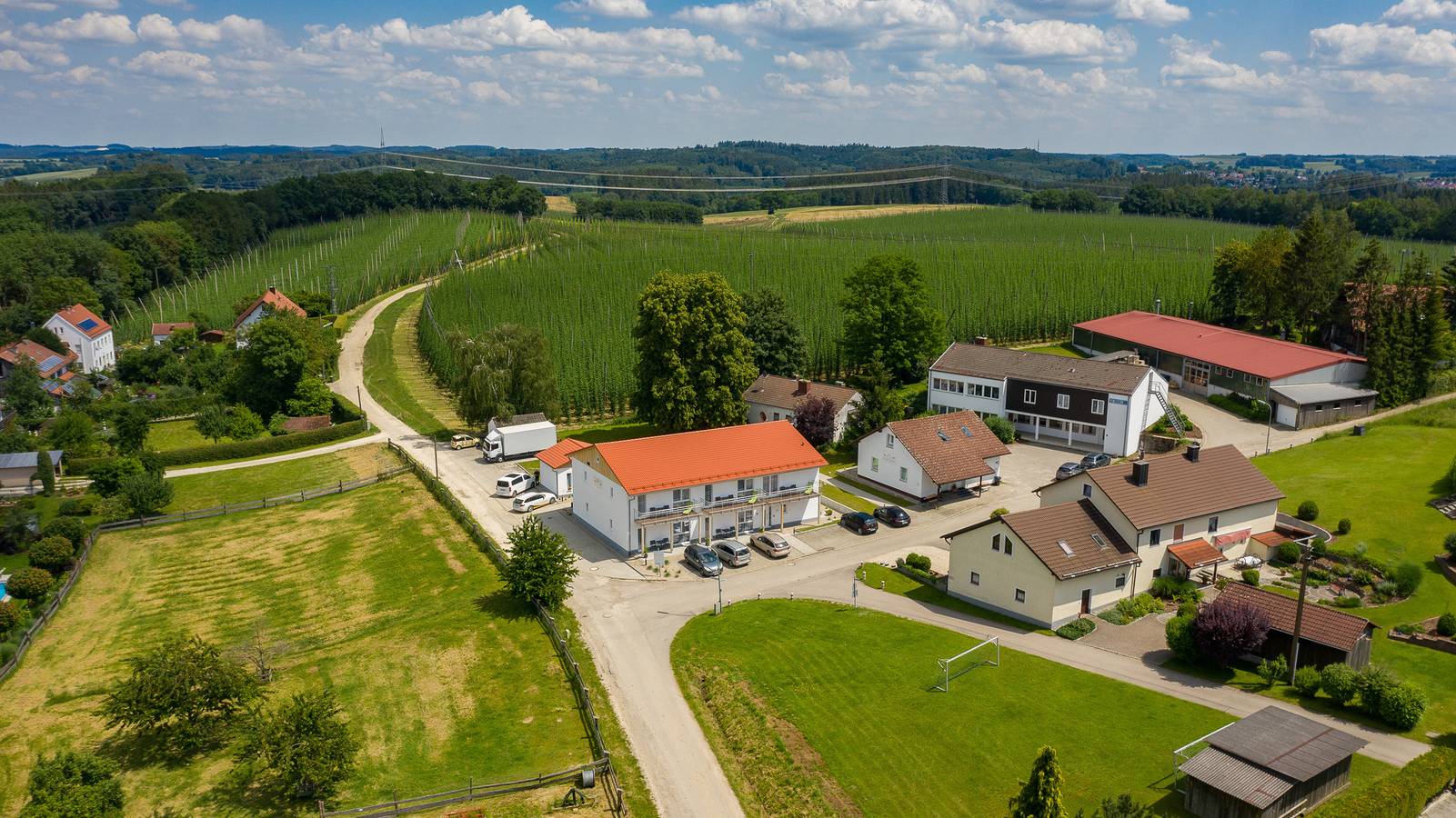 Holledau Apartments Familie Gmeineder - Apartment mit Terrasse im Hauptgebäude in Au in der Hallertau, Hopfenland Hallertau