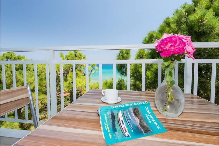Apartment for 4 people, with balcony and garden in Alykes