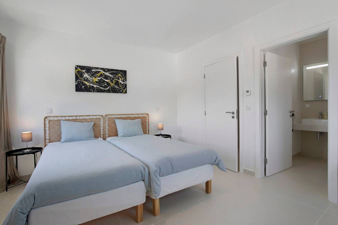 Quarto 'Sun' com vista para a montanha, piscina partilhada e acesso Wi-Fi in Lourinhã, Distrito de Lisboa