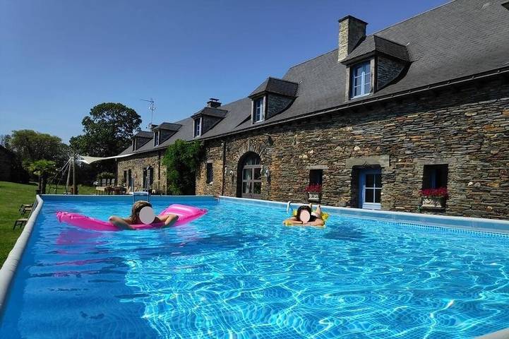 Gîte pour 12 personnes, avec jacuzzi et jardin, animaux acceptés à Abbaretz