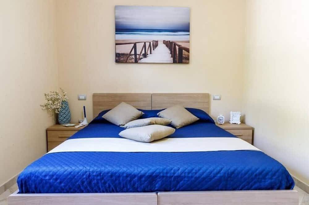 Villa Fenicottero: Elegant Private Oasis with Pool, Near Crystal Clear Sea in Porto Pino Beach, Porto Pino