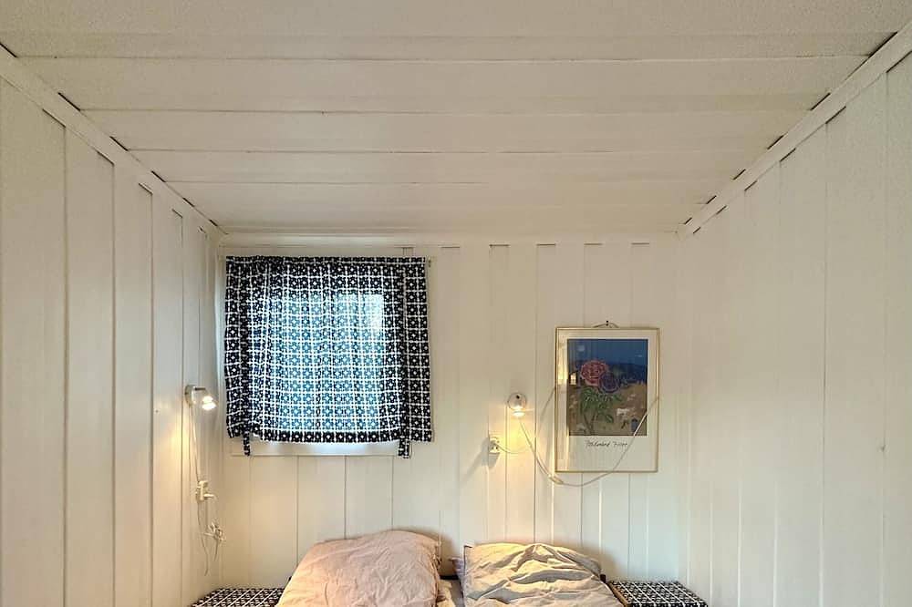 Southern cottage with terrace and magnificent view in Lillesand