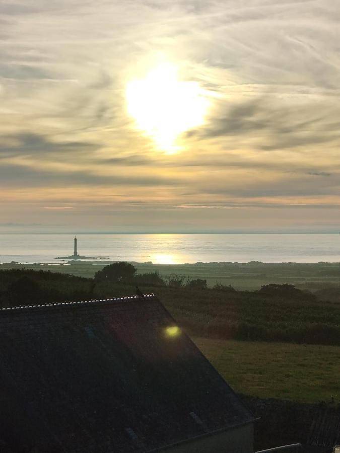 Gîte pour 2 personnes, avec jardin et jacuzzi à Saint-Germain-des-Vaux - 2