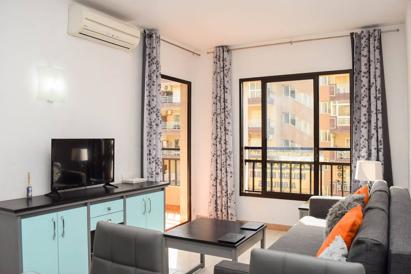 Entire apartment, Apartment in beachfront community with sea views and swimming pool in Los Boliches, Fuengirola