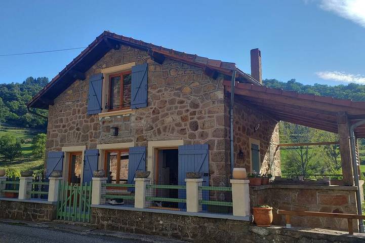 Location de vacances pour 6 personnes, avec Balcon et Jardin à Saint-Pierreville