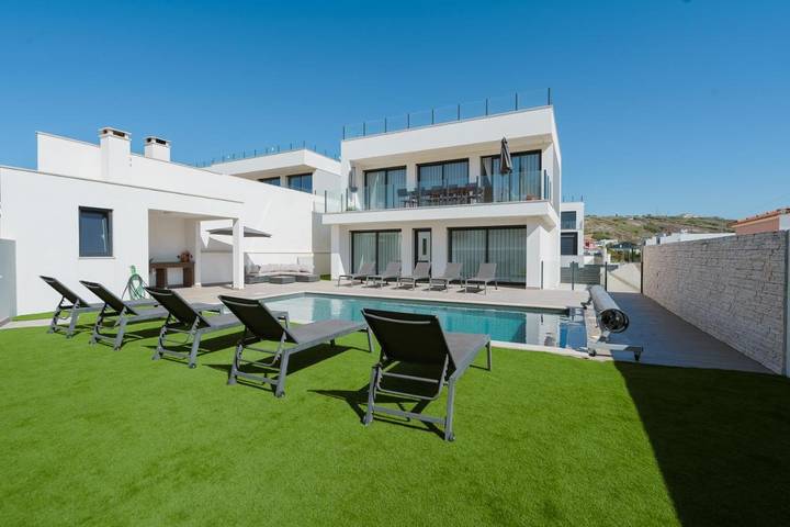 Location de vacances pour 10 personnes, avec jardin ainsi que jacuzzi et piscine à Ribamar