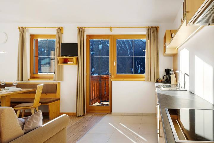 Entire apartment, Apartment "Unterdurachhof Valentina" with Mountain View, Shared Garden & Wi-Fi in Ulten, Ortler Alps