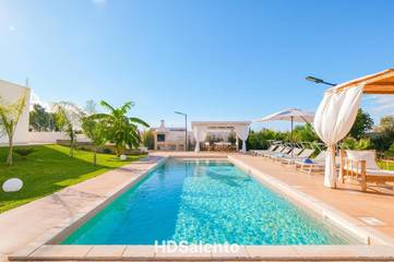 Gîte pour 12 personnes, avec piscine et jardin, animaux acceptés à Specchia