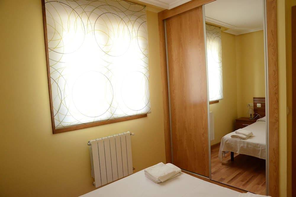 Apartamento entero, Apartamentos El Rincón De Limes in Cangas del Narcea, Cordillera Cantábrica