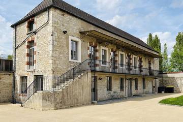 Gîte pour 15 personnes, avec balcon et jardin à Chagny