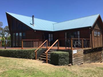 Holiday Home for 10 People in Goughs Bay, Shire of Mansfield, Photo 2