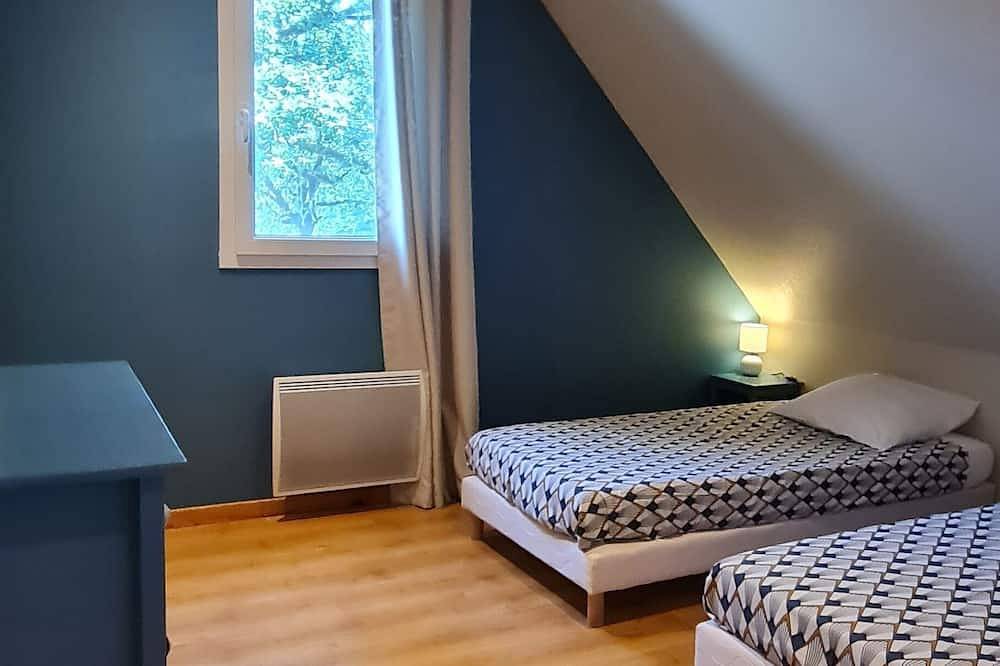 Location maison à Loubressac Nord Lot (46) 8 personnes avec piscine privée in Loubressac, Lot