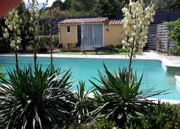 Gîte pour 11 personnes, avec piscine ainsi que jardin et terrasse, animaux acceptés à Cazedarnes